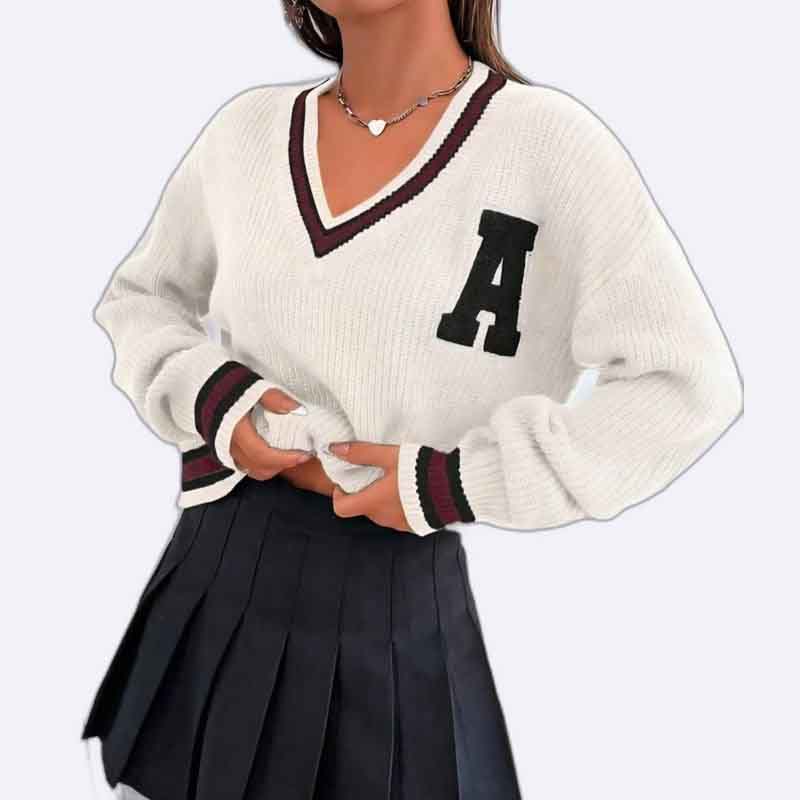 كنزة تريكو أنيقة بنمط الجامعة