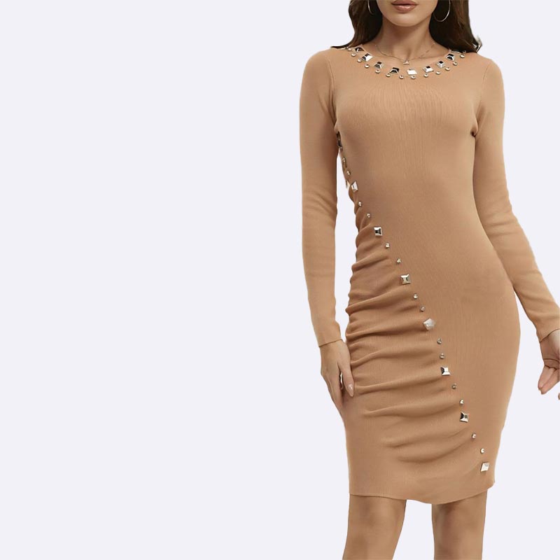 فستان ميدي ضيق مزين بحجر الراين