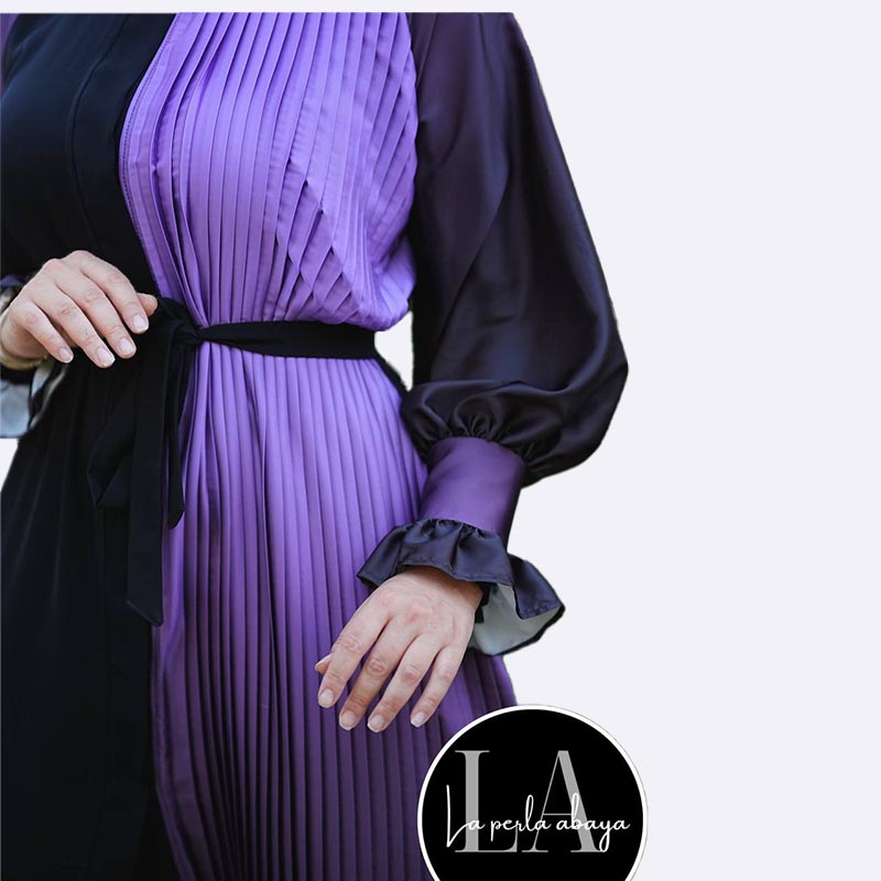 Women's Pleated Abaya with Belt