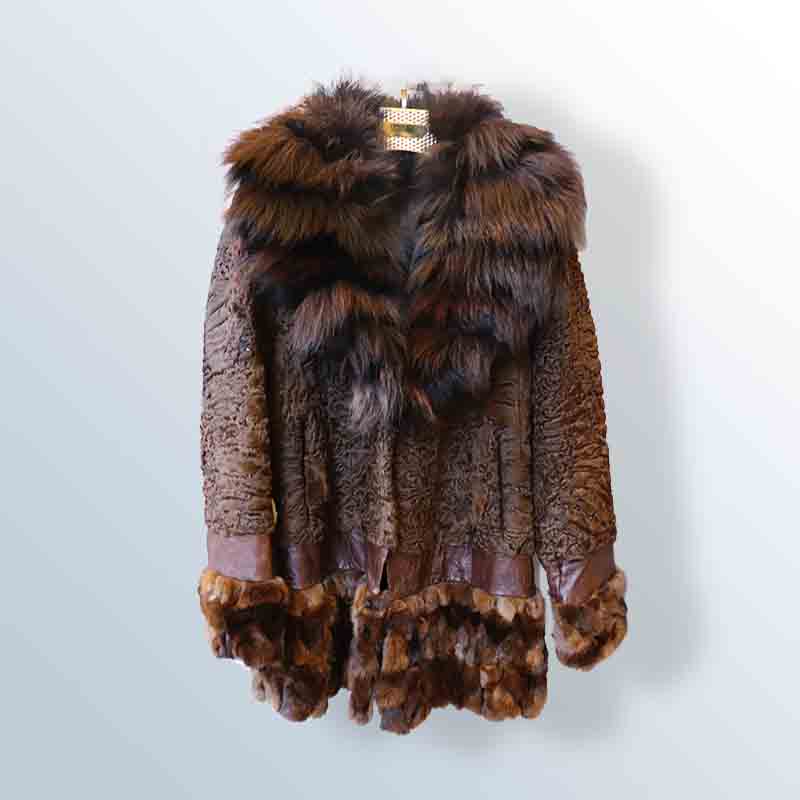 Long styrene jacket with fox fur