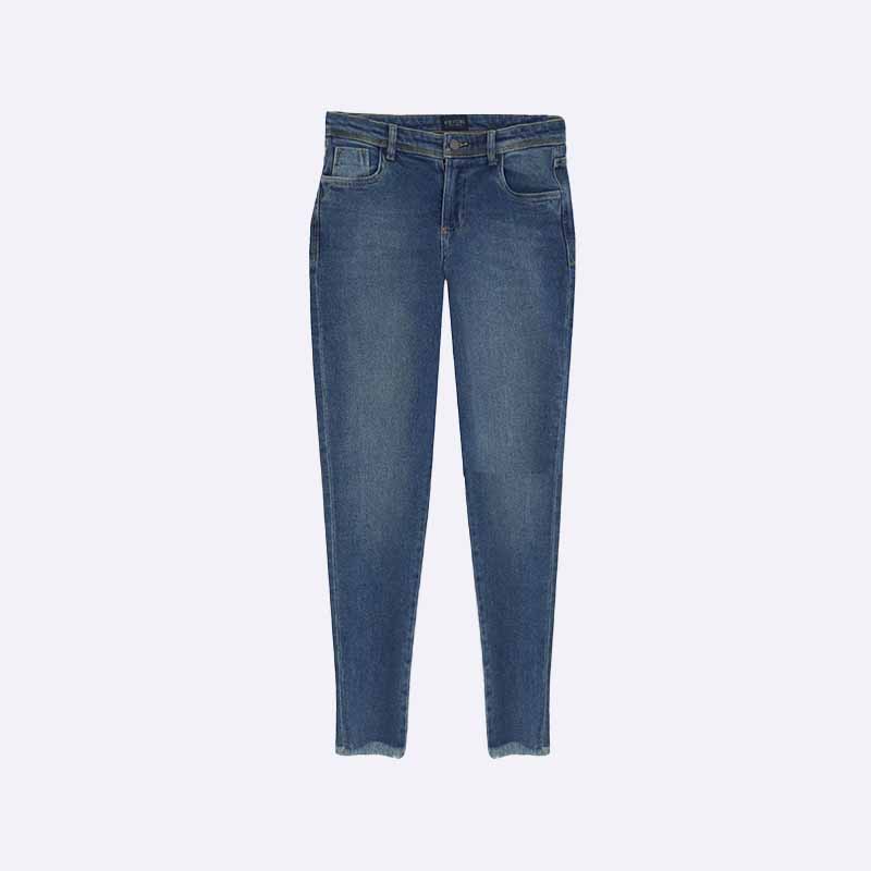 Women jeans with a distinctive cut