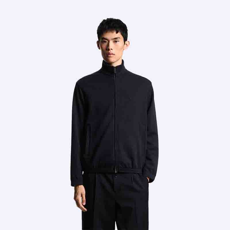 Stylish men's sweatshirt with a luxurious blend