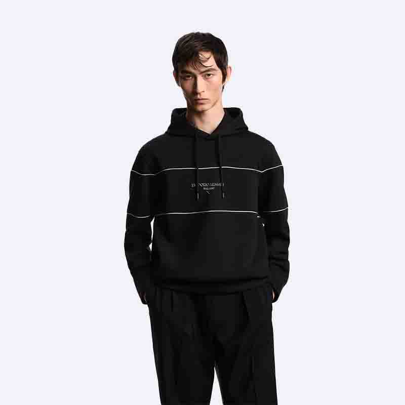 Stylish men's sweatshirt with a luxurious blend
