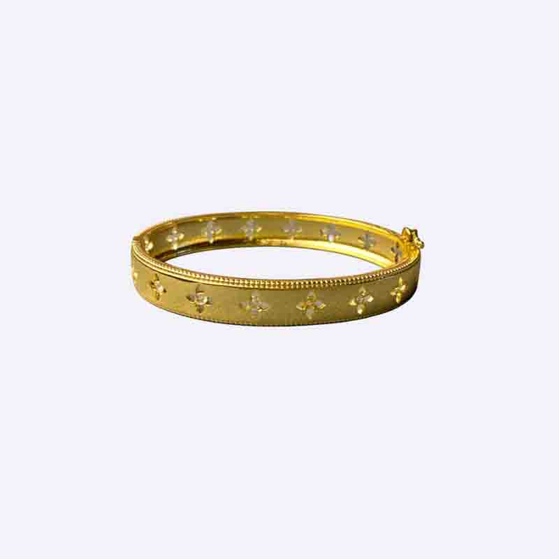 Screw and Clover Pattern Bangle