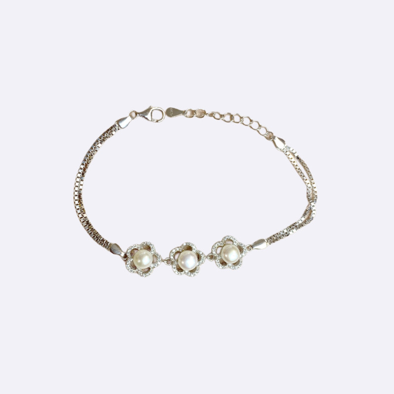 Silver Bracelet with Pearl and Diamond Flower Motifs